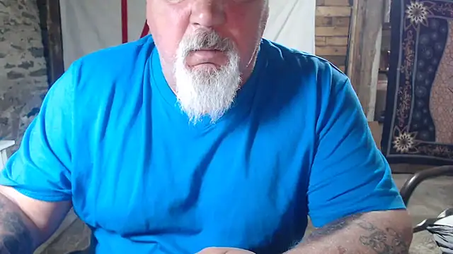 Newfiesausage1972 online show from 20, 6, 2026