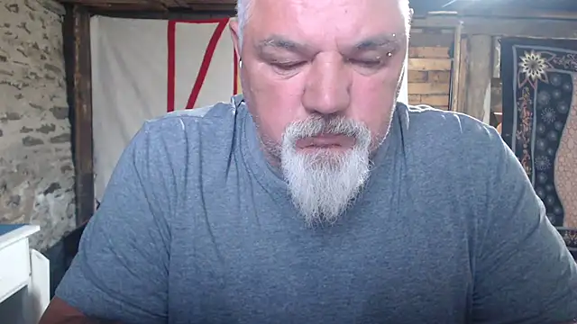 Newfiesausage1972 online show from 21, 6, 2026