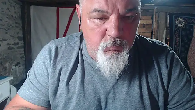 Newfiesausage1972 online show from 22, 6, 2026