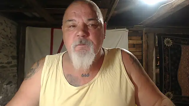 Newfiesausage1972 online show from 23, 6, 2026