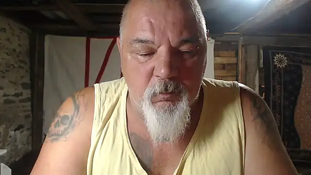 Newfiesausage1972 online show from 24, 6, 2026