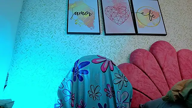 luly pink online show from 23, 6, 2026