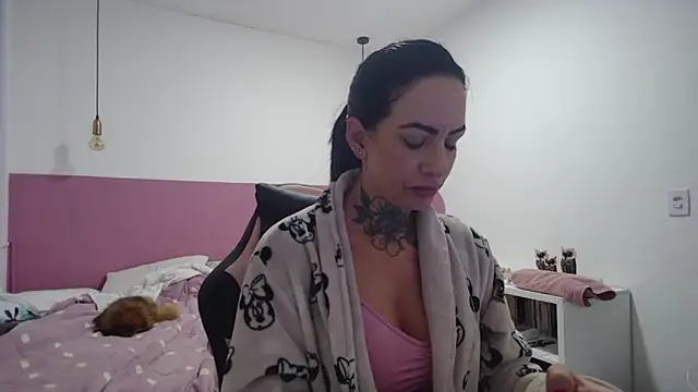 YasmimBrasil online show from 12, 6, 2026