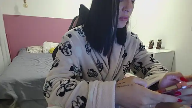 YasmimBrasil online show from 17, 6, 2026