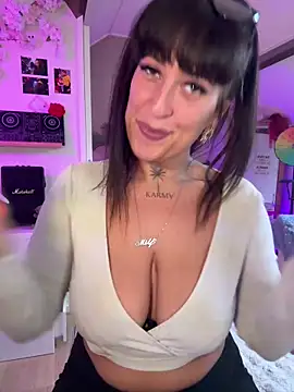 Snapshot of CarolaDrago chatting on 8, 5, 2026 CarolaDrago online show from 8, 5, 2026