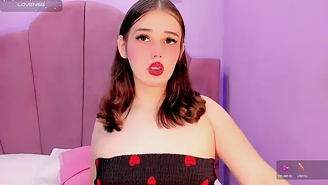 ValeriaAguilar online show from 12, 6, 2026