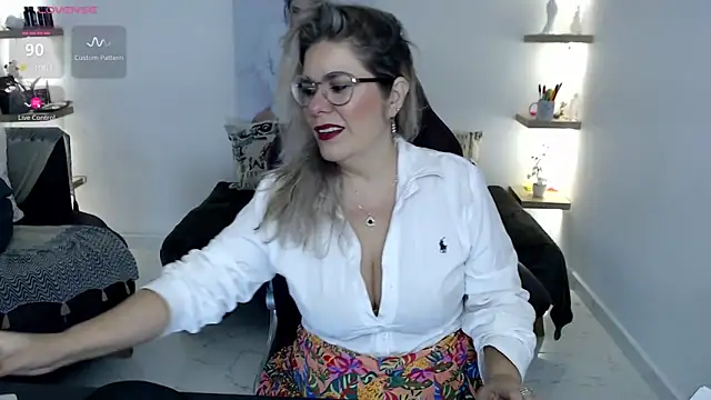 Snapshot of zehra_sanem chatting on 5, 6, 2026 zehra sanem online show from 5, 6, 2026