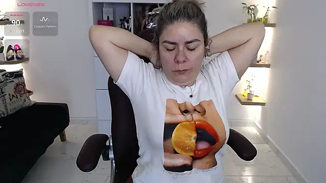 Snapshot of zehra_sanem chatting on 15, 6, 2026 zehra sanem online show from 15, 6, 2026