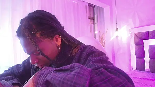 Queen perla  online show from 9, 6, 2026