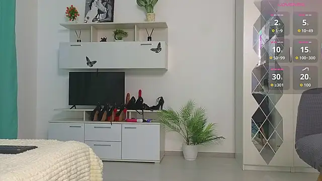 Molliblum online show from 8, 6, 2026