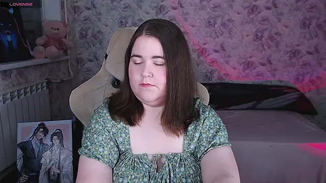 Estelle Hicks online show from 5, 6, 2026