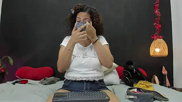 Luna smit08 online show from 16, 6, 2026
