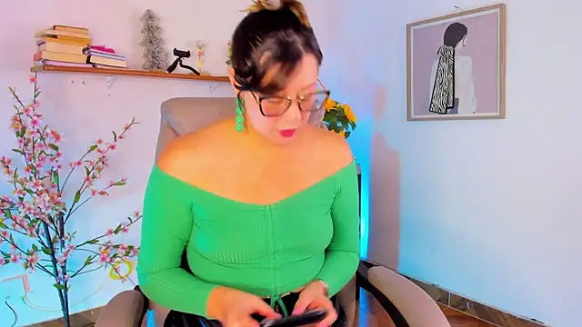 Chanelll Taylorr  online show from 14, 6, 2026