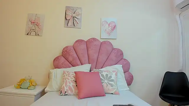 MilaaAdams online show from 5, 6, 2026