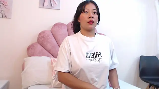 MilaaAdams online show from 17, 6, 2026