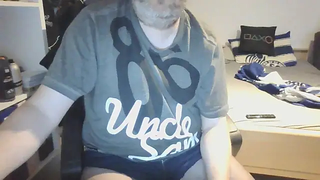 Snapshot of ShyBoy1982 chatting on 7, 6, 2026 ShyBoy1982 online show from 7, 6, 2026
