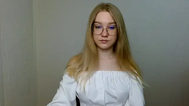 cindi hot online show from 13, 4, 2026