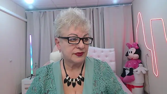 Snapshot of KayleSmoll chatting on 19, 5, 2026 KayleSmoll online show from 19, 5, 2026