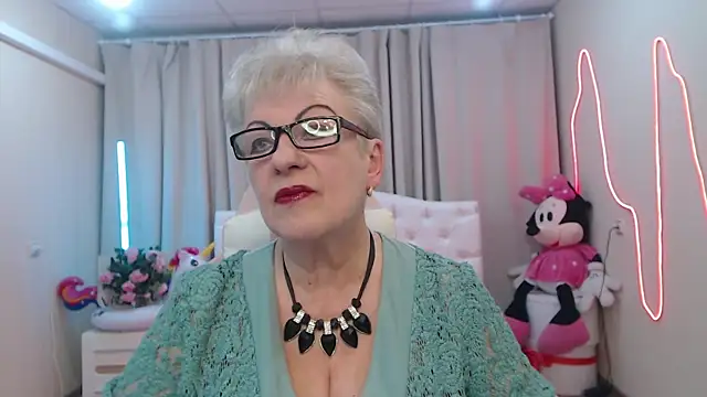 Snapshot of KayleSmoll chatting on 27, 5, 2026 KayleSmoll online show from 27, 5, 2026