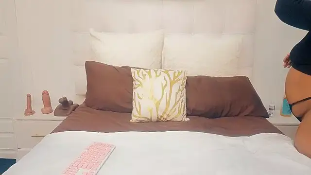 GiantBootyMilf online show from 10, 6, 2026