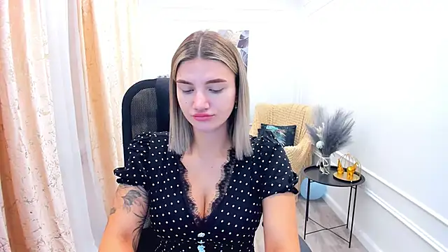 SelenaeMoore online show from 9, 6, 2026