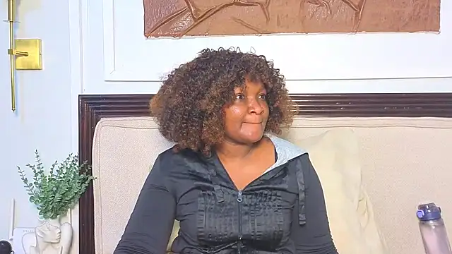 Snapshot of ANNI-E chatting on 8, 4, 2026 ANNI-E online show from 8, 4, 2026