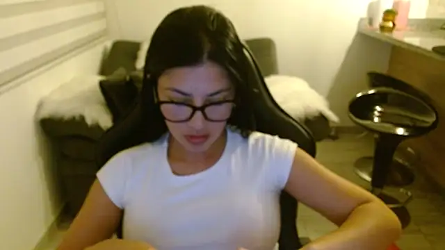 Charlotte cute18 online show from 14, 6, 2026