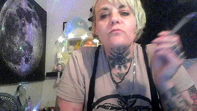Hunniebunnie78 online show from 15, 6, 2026