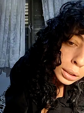 Sweet-diamondxxx online show from 15, 6, 2026