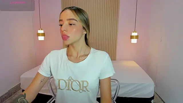 AliceRoss0 online show from 10, 6, 2026