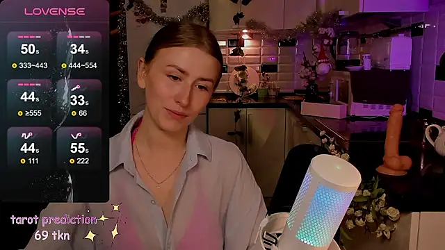 Snapshot of Emily_April chatting on 2, 12, 2024 Emily April online show from 2, 12, 2024