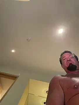 sluttydylan online show from 4, 6, 2026