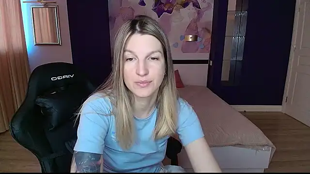 EmilyWalkeri online show from 17, 6, 2026