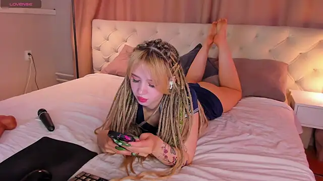 Valerie Woods online show from 20, 6, 2026