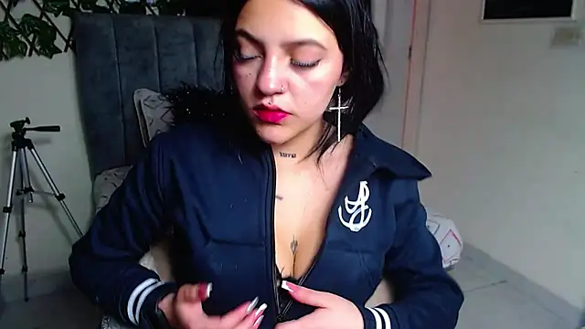 Violettasquirt online show from 13, 6, 2026