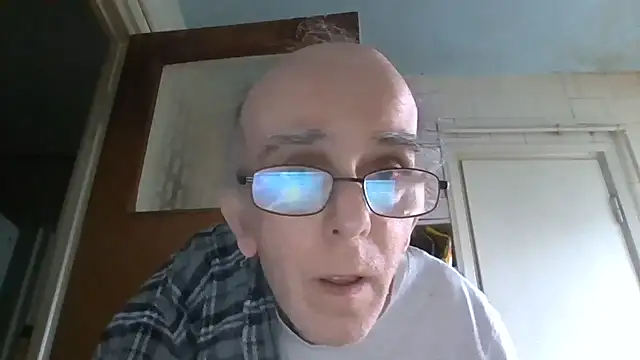 Snapshot of mariusica1@xh chatting on 17, 5, 2026 mariusica1xh online show from 17, 5, 2026