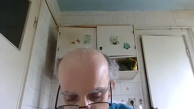 Snapshot of mariusica1@xh chatting on 24, 5, 2026 mariusica1xh online show from 24, 5, 2026
