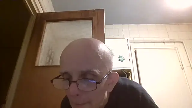 Snapshot of mariusica1@xh chatting on 1, 6, 2026 mariusica1xh online show from 1, 6, 2026