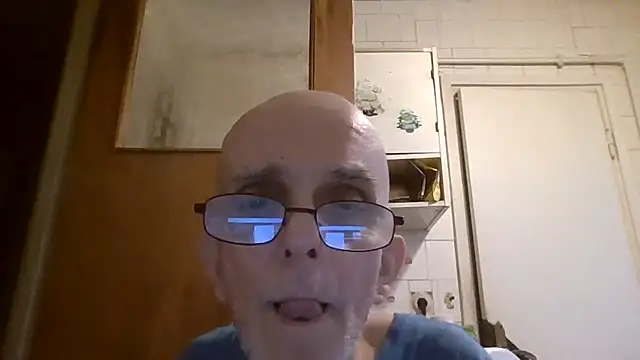 Snapshot of mariusica1@xh chatting on 4, 6, 2026 mariusica1xh online show from 4, 6, 2026