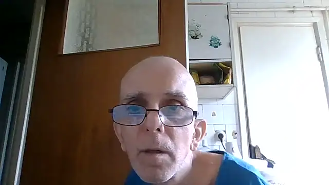 Snapshot of mariusica1@xh chatting on 10, 6, 2026 mariusica1xh online show from 10, 6, 2026