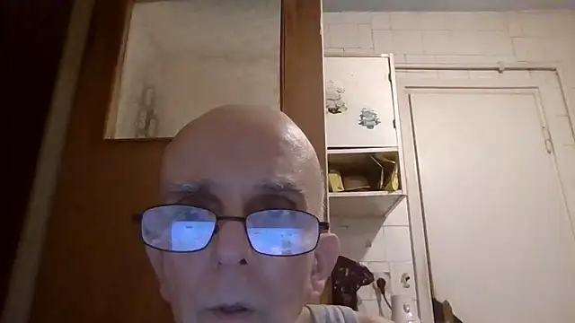Snapshot of mariusica1@xh chatting on 17, 6, 2026 mariusica1xh online show from 17, 6, 2026