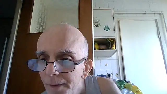 Snapshot of mariusica1@xh chatting on 18, 6, 2026 mariusica1xh online show from 18, 6, 2026