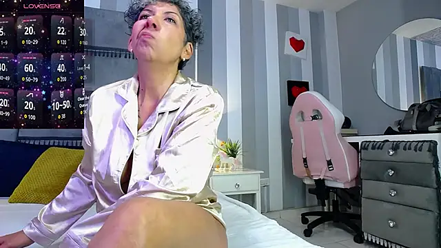 Julianewell online show from 12, 6, 2026
