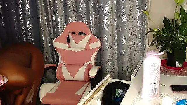 MissBigNipples online show from 18, 6, 2026