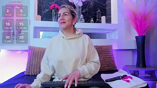 Snapshot of Cinthya_mjs chatting on 9, 4, 2026 Cinthya mjs online show from 9, 4, 2026