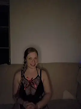 Snapshot of katiestevens chatting on 19, 12, 2025 katiestevens online show from 19, 12, 2025