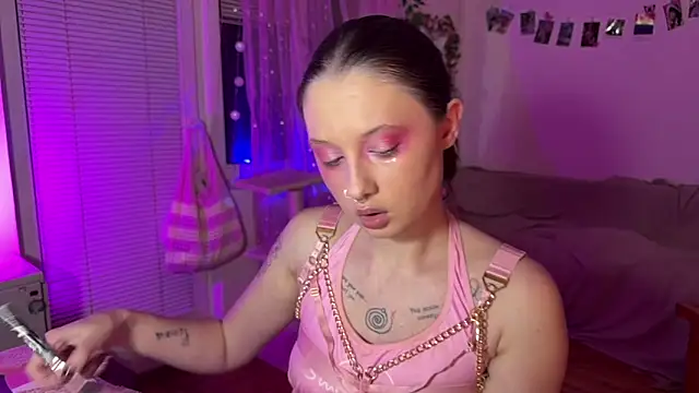 Jenny darling love online show from 7, 6, 2026
