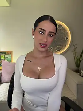 SarahhSmitth1 online show from 7, 6, 2026