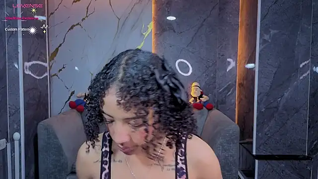 Snapshot of Violeth_b chatting on 11, 5, 2026 Violeth b online show from 11, 5, 2026