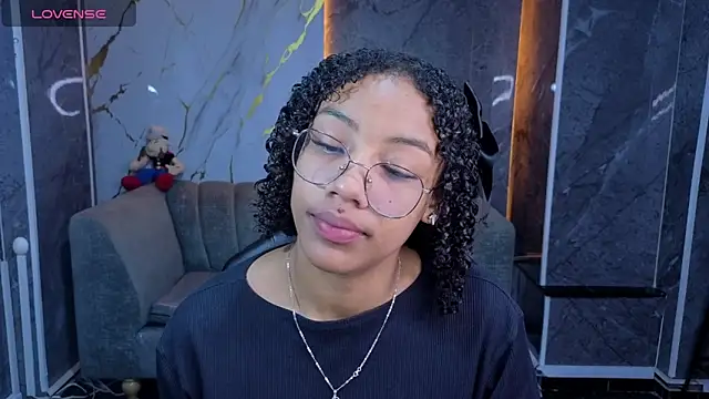 Snapshot of Violeth_b chatting on 20, 5, 2026 Violeth b online show from 20, 5, 2026